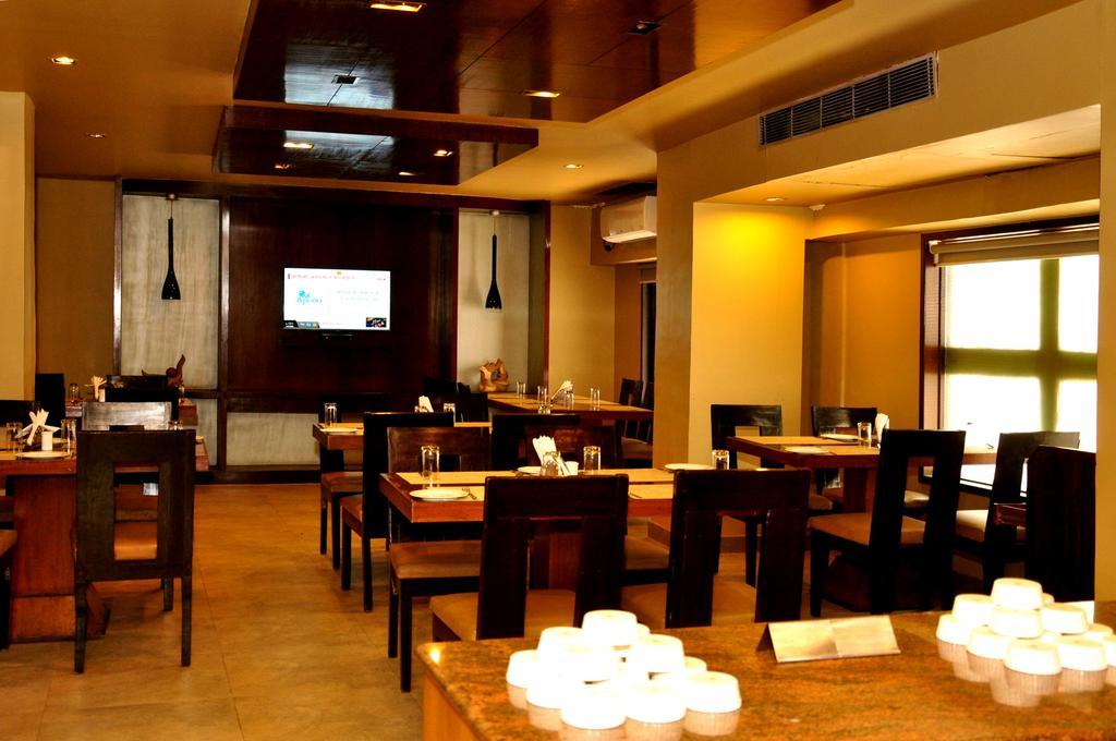 ​Justa Hyderabad Hotel Ngoại thất bức ảnh