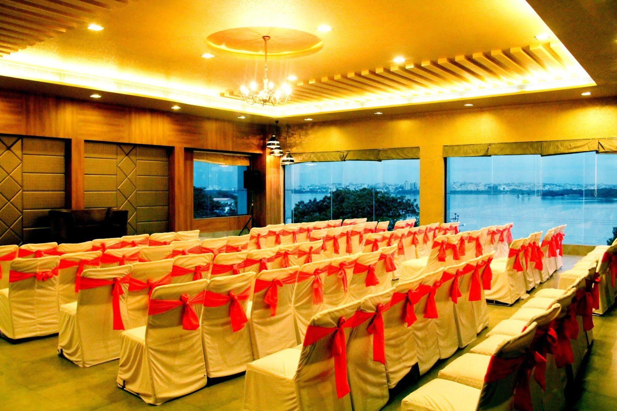 ​Justa Hyderabad Hotel Ngoại thất bức ảnh