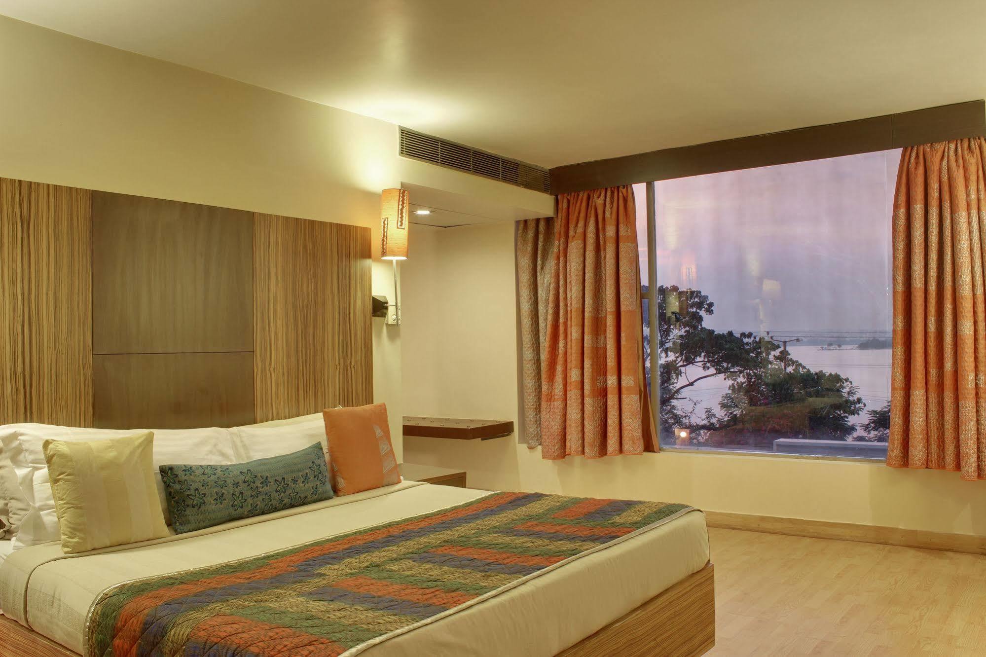 ​Justa Hyderabad Hotel Ngoại thất bức ảnh