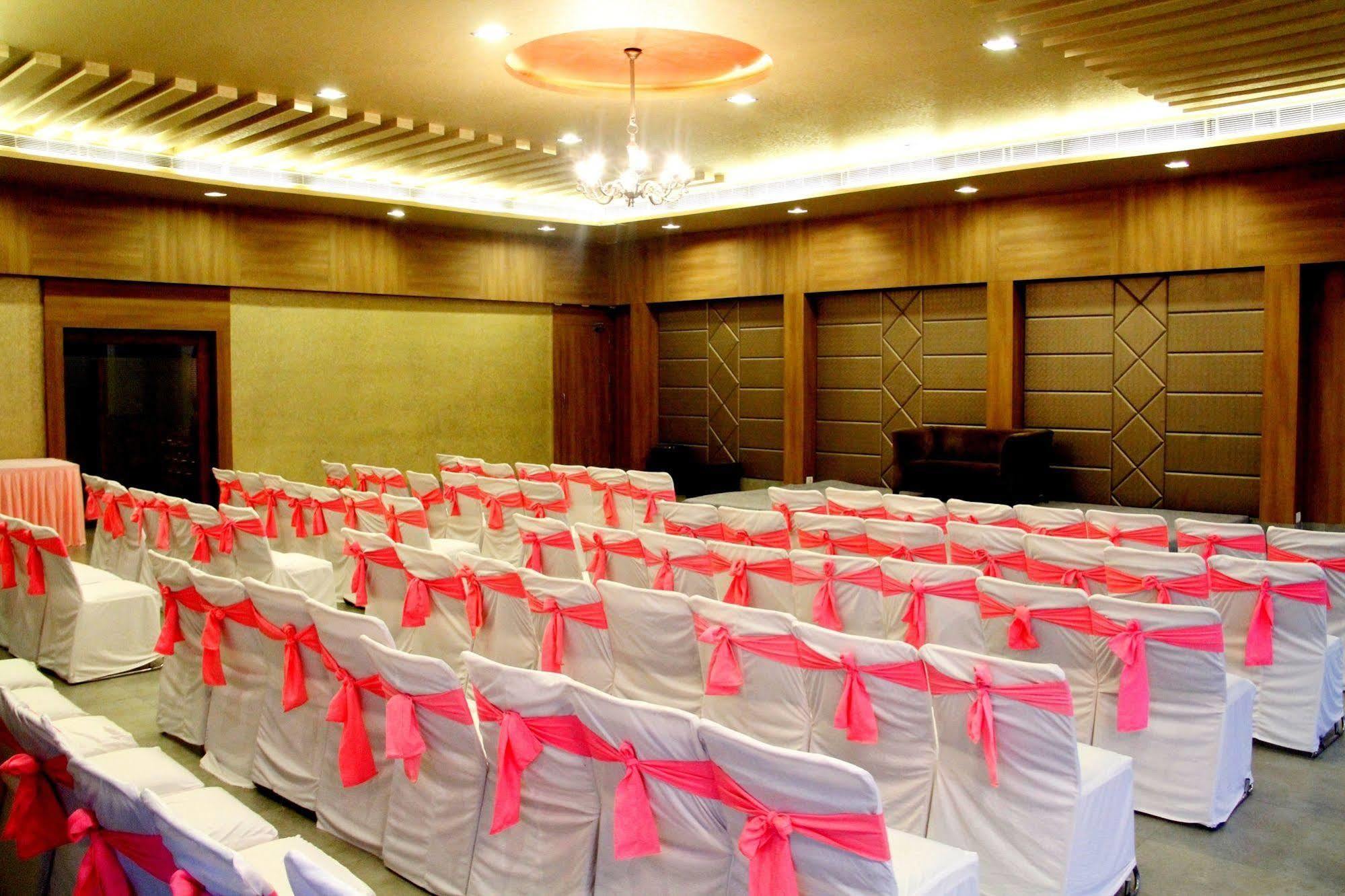 ​Justa Hyderabad Hotel Ngoại thất bức ảnh